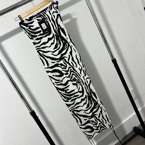 Dress - Picture 7 of 9